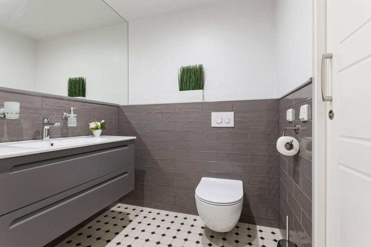 Central Apartments, Quiet With Free Parking And Ac. Tallinn Exterior foto